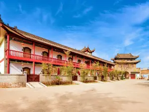 Floral Hotel·Huayin Huashanxia Guesthouse (Scenic Spot Visitor Center)