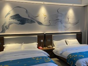 Banxian Light Luxury Hotel (Dazhou Railway Station)