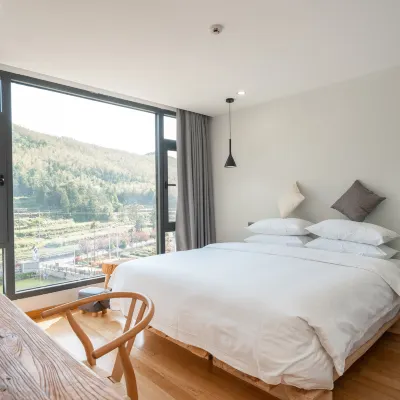 It's reported that you have a home stay on the rooftop โรงแรมใกล้น้ําตกหินเหลียง