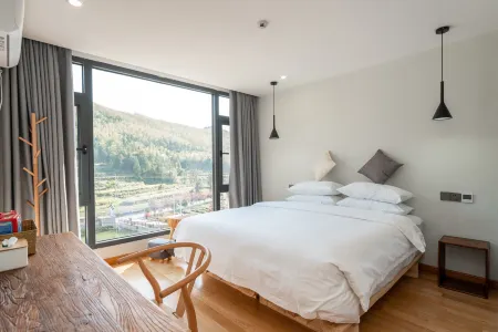 It's reported that you have a home stay on the rooftop