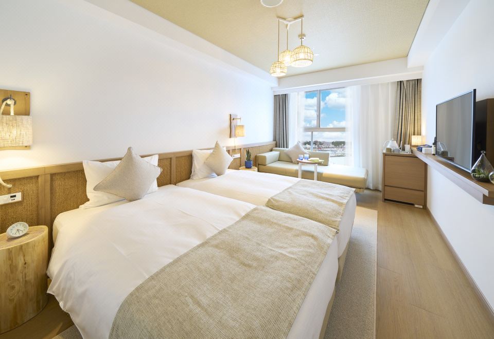 호텔 레솔 트리니티 나하의 깔끔한 로비 모습