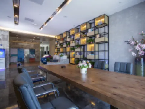 Kyriad Hotel (Fuyang Funan International Automobile City) فنادق في فونان