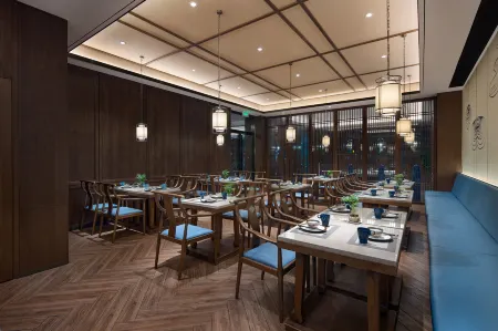 TILL BRIGHT HOTEL (Yiyang Heshan District Pedestrian Street Branch) Отели в г. Иян