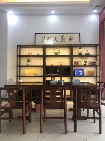 Xinxin Hotel Отели рядом с достопримечательностью «Jiulong Lake (Jiulong Cave Cluster)»