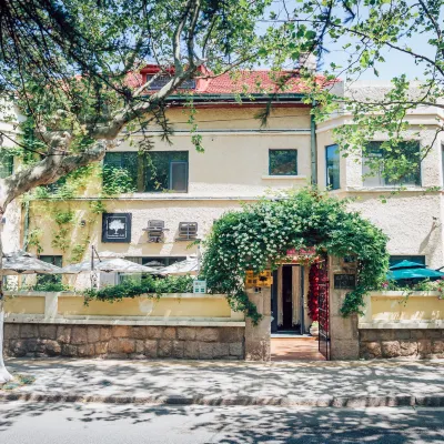 Qingdao Badaguan Jingli Villa (No.2 Bathing Beach) Hotels near Qingdao Third Beach