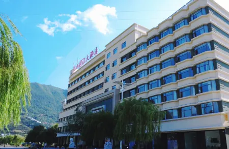 Xingshan International Hotel Отели рядом с достопримечательностью «bai yang zhai»
