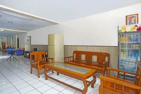 Hotel O Anugerah Отели в г. Kaliwates