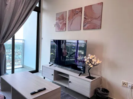 Palazio Studio Mount Austin @ City scape