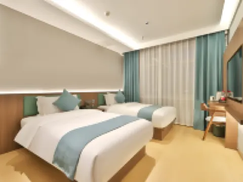 Yuehao Holiday Hotel (Dunhua High-speed Railway Station) Hotels near Zhengjue Temple
