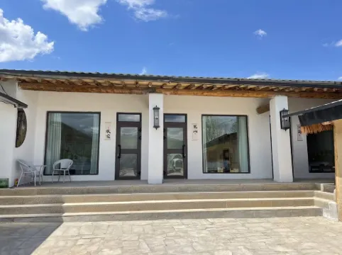 Jiangbulake Mountain Homestay