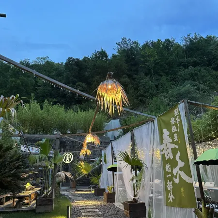 Hengdian Xiaoxishe Homestay (Hengdian Film and Television City Qinwang Palace Branch)