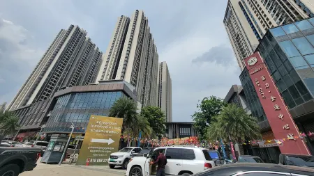 R&F Hotel and Apartment Отели рядом с достопримечательностью «Статуя короля отца Нородома Сиханука»