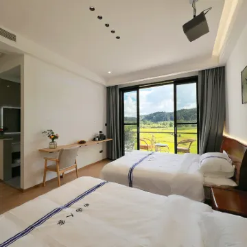 Yiyuan Countryside Home Hotels near Moon Bay (Yueliang Bay, Wuyuan)