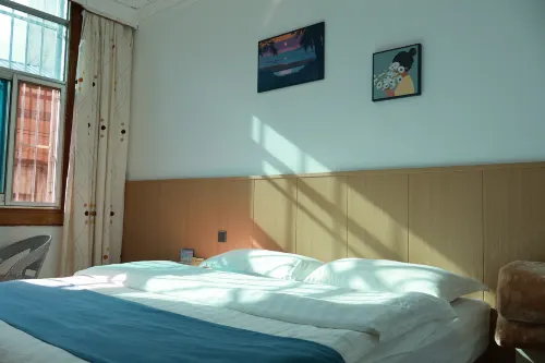 Pingbian Shuangxuan Hotel