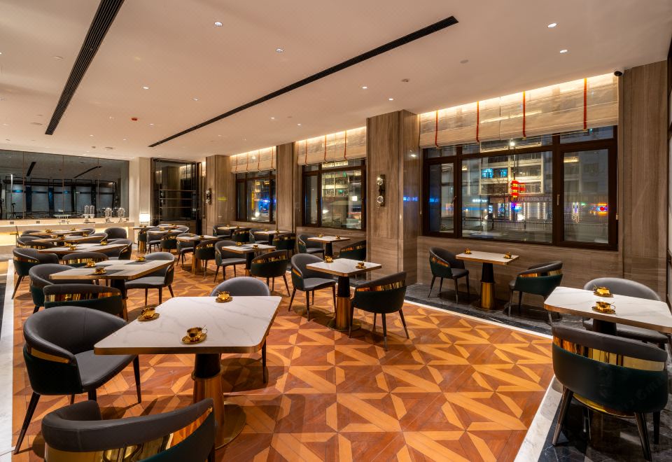 2. 안나만 호텔..