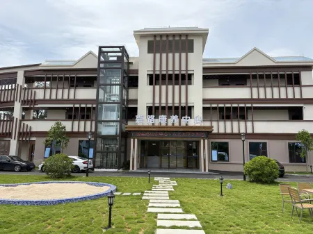 Jialu Wellness Center (Dongxing Golden Beach on Wanwei Island) Отели рядом с достопримечательностью «Wanwei Golden Beach»