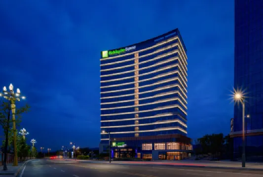 Holiday Inn Express Chongqing Liangjiang Yufu by IHG โรงแรมในฉงชิ่ง