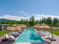 Zuwang Grassland · Wild Villa Swimming Pool Vacation Apartment (Narat Scenic Spot)