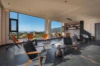 LUZBAISHA Wild Luxury Homestay | Mountain Snow Bank, Sunrise Golden Peak (Baisha, Lijiang) - bar