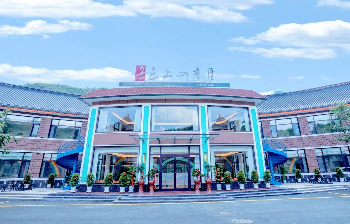Yunshang Siji Hotel (LaiShui Yeshanpo Baihugua Scenic Spot)