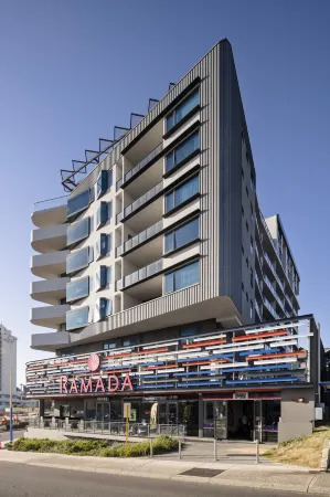Ramada by Wyndham VetroBlu Scarborough Beach Отели в г. Уоннеру