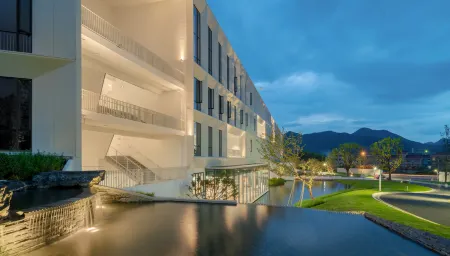 Jiande Aviation Town Maison New Century Resort Hotel Отели рядом с достопримечательностью «Xin'anjiang Hydropower Station»