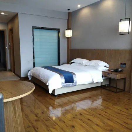Pingjiang Binjin Hotel