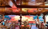 Coucou Bar Hotel and Restaurant - 바