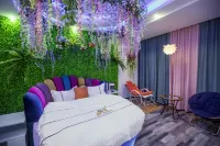 Qujing Elysee Theme Hotel