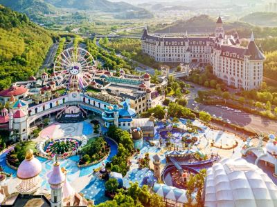 Yinrun Jinjiang Castle Hotel