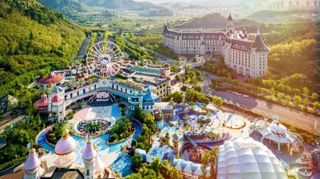 Yinrun Jinjiang Castle Hotel