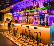 New Wave Hotel - Barer