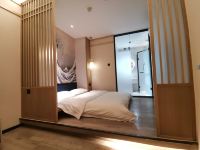 新乡城市艺术酒店 - 日式大床房(无窗)