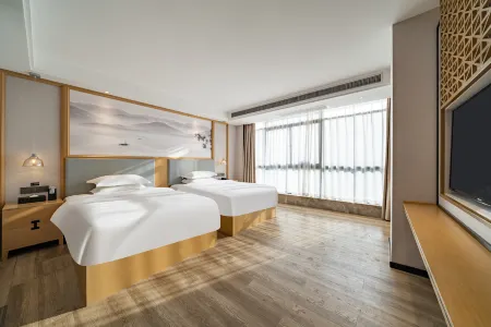 Unitour Plus Hotel (Nanning Jinhu Square Subway Station) Отели рядом с достопримечательностью «Guangxi Health Vocational and Technical College»