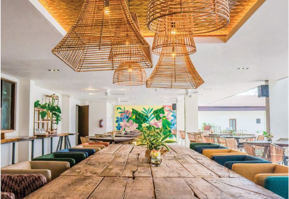 3. 찰리스 엘 니도..