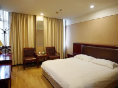 Double Dragon Holiday Hotel(Anqing Railway Station) Hotels in Anqing