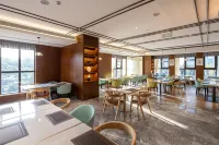 Jinjiang Metropolo Hotel (Xuzhou East High-Speed Railway Station Jinlong Lake Subway Station)