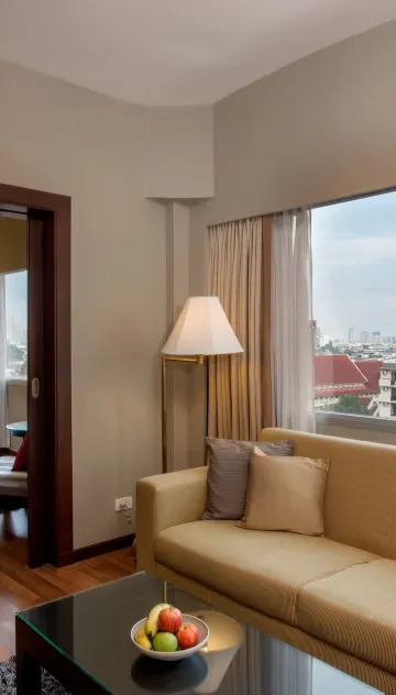 สวีทเตียงคิงไซส์พลาซาพร้อมวิวเมือง