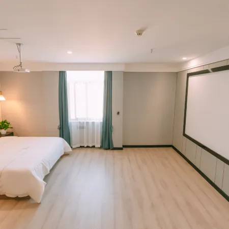 Qingmu Select Hotel (Ma'anshan Hongqi Middle Road RT-Mart)