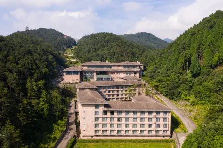 Howard Johnson Hotel Lushan Jiahao Huaihai Отели в г. Лу-Шан