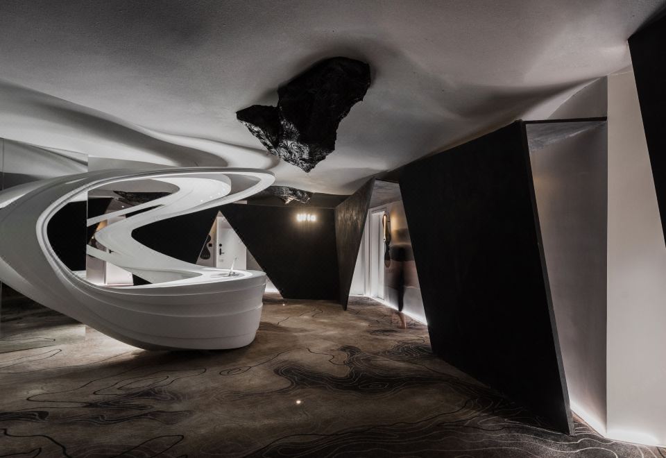 5. 우피아 제팡베이..