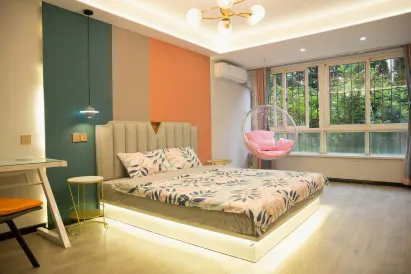 Qingdao Jiangli Morandi Theme Homestay (Qingdao North Railway Station Zhenhua Road Subway Station)