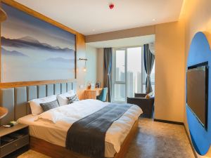 North Island Manyu Light Luxury Hotel (Wuhan Happy Valley Garden Road Subway Station)