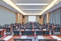 Vienna 3 Best Hotel (Linyi Junan County Tianqiao Road) - parking