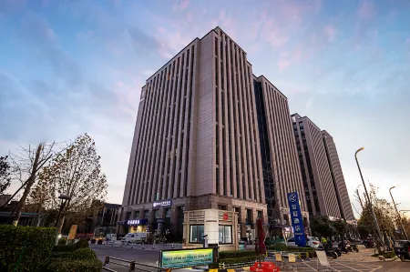 Starway Hotel (Zhengzhou Xinzheng International Airport) Отели рядом с достопримечательностью «Huang Di's Hometown»