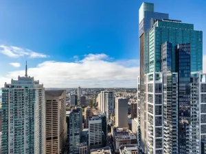 Meriton Suites World Tower