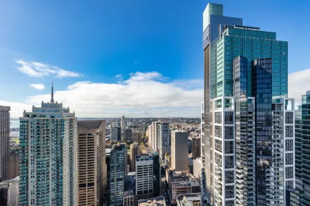 Meriton Suites World Tower