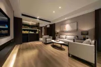 The GiorgioMorandi Hotels (Zaozhuang West Station Xuecheng Wanda Plaza) Hotels near Guizu Tribe, Yiyun Lake
