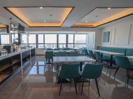 Xana Lite Hotel (Changchun Sasseur Outlets) Отели рядом с достопримечательностью «The Avian Island»