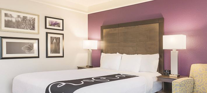 La Quinta Inn & Suites by Wyndham Atlanta Perimeter Medical Hotels in Fulton County